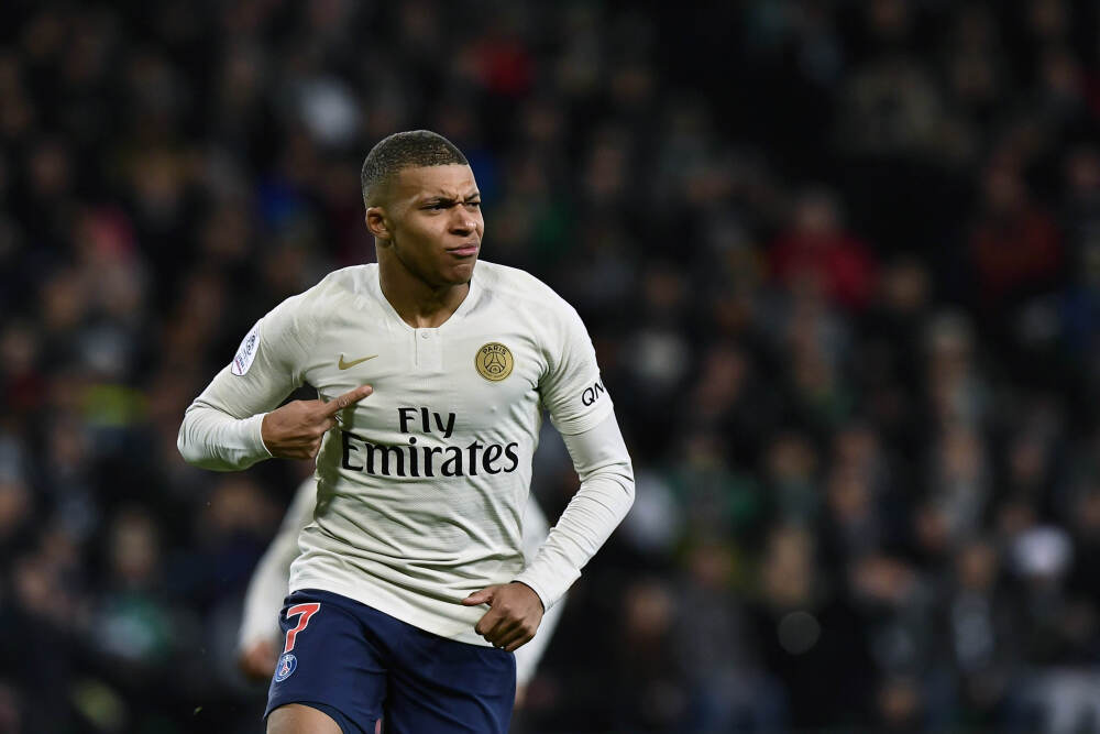 长安华为宁德加持，阿维塔百亿亏空赴港续命？